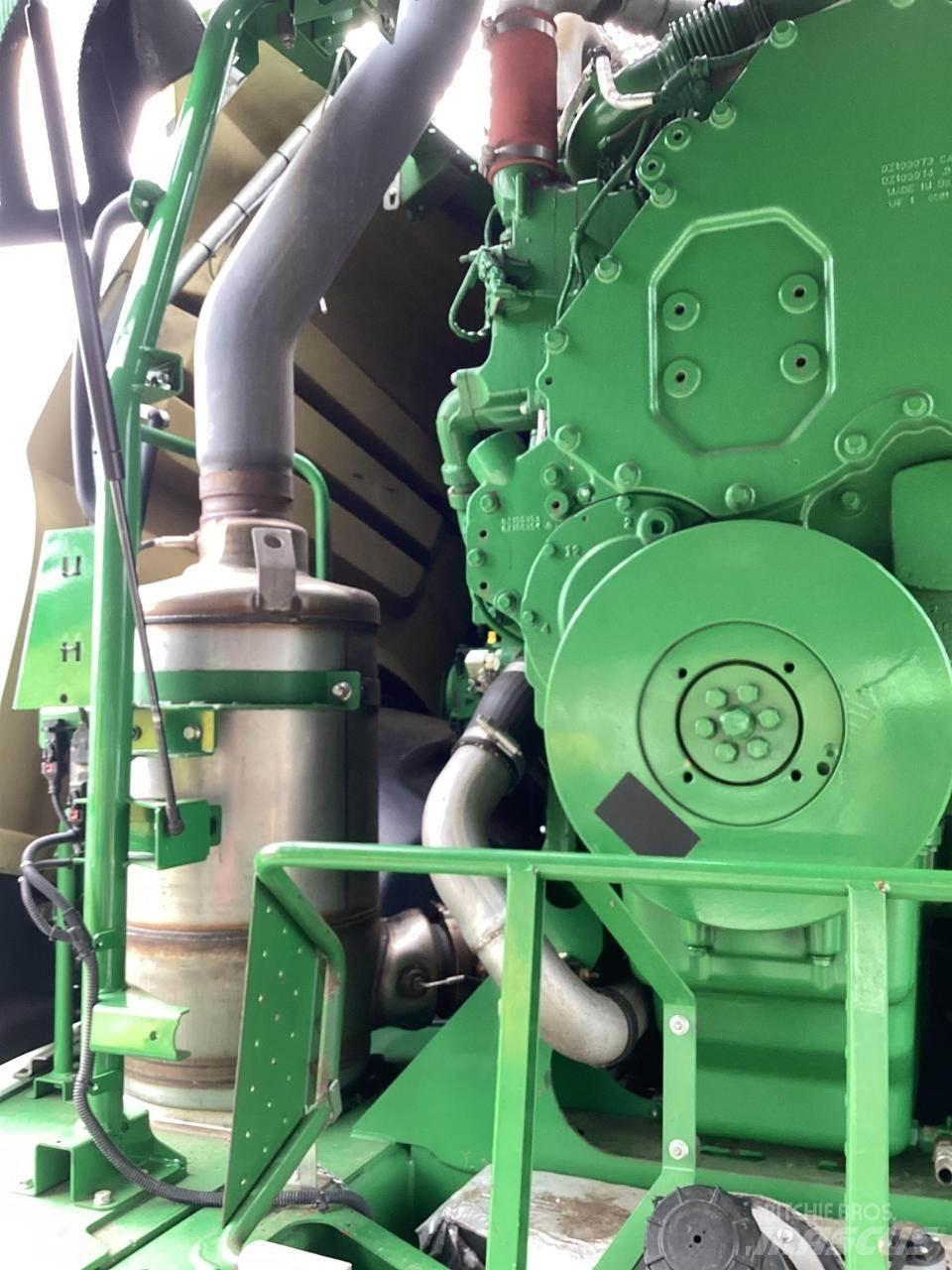 John Deere 8300 Самоходни фуражири