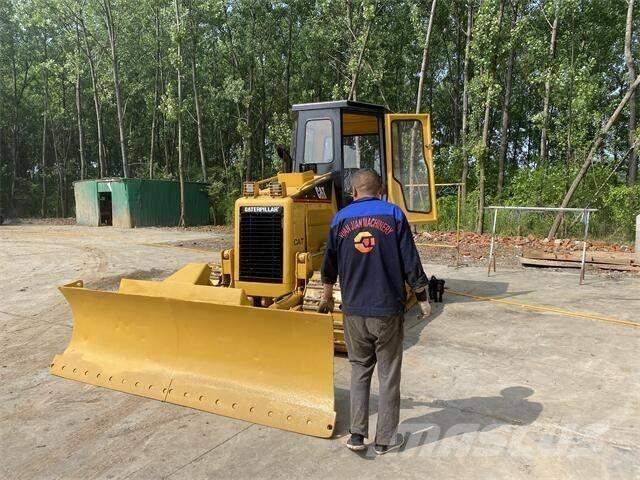 CAT D5G Верижни булдозери
