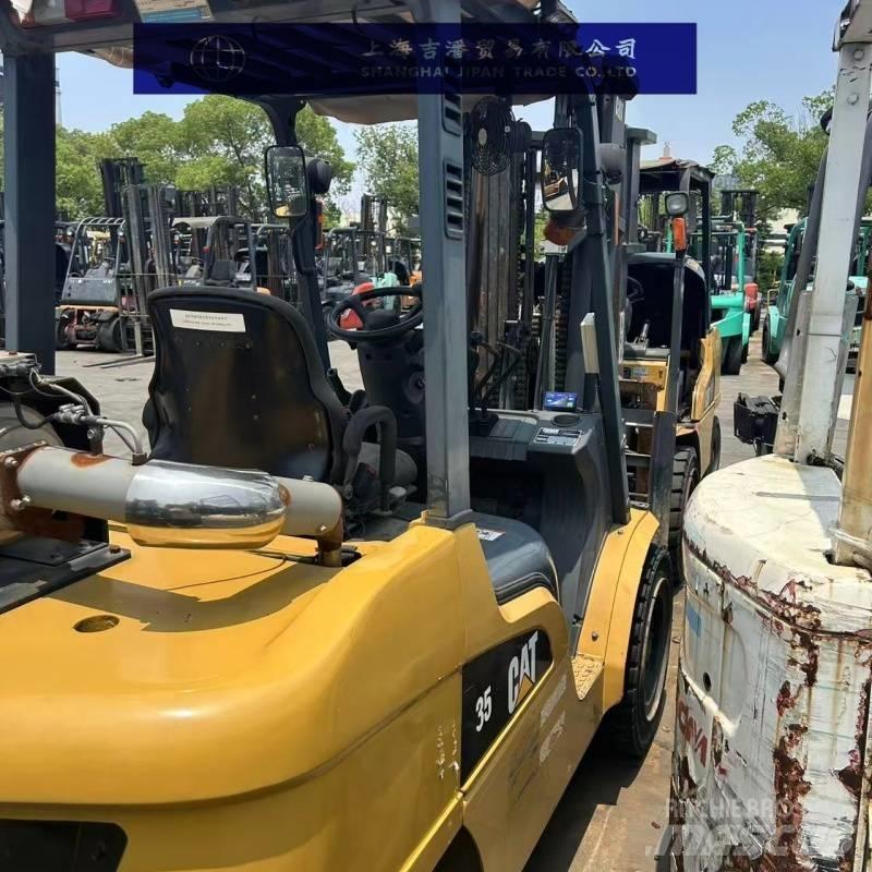 CAT 35 Дизелови камиони