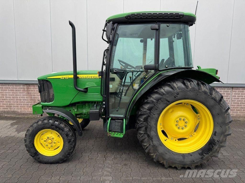John Deere 5215 Трактори