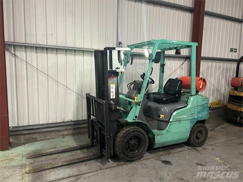 Mitsubishi FG25NT Камиони с АГУ