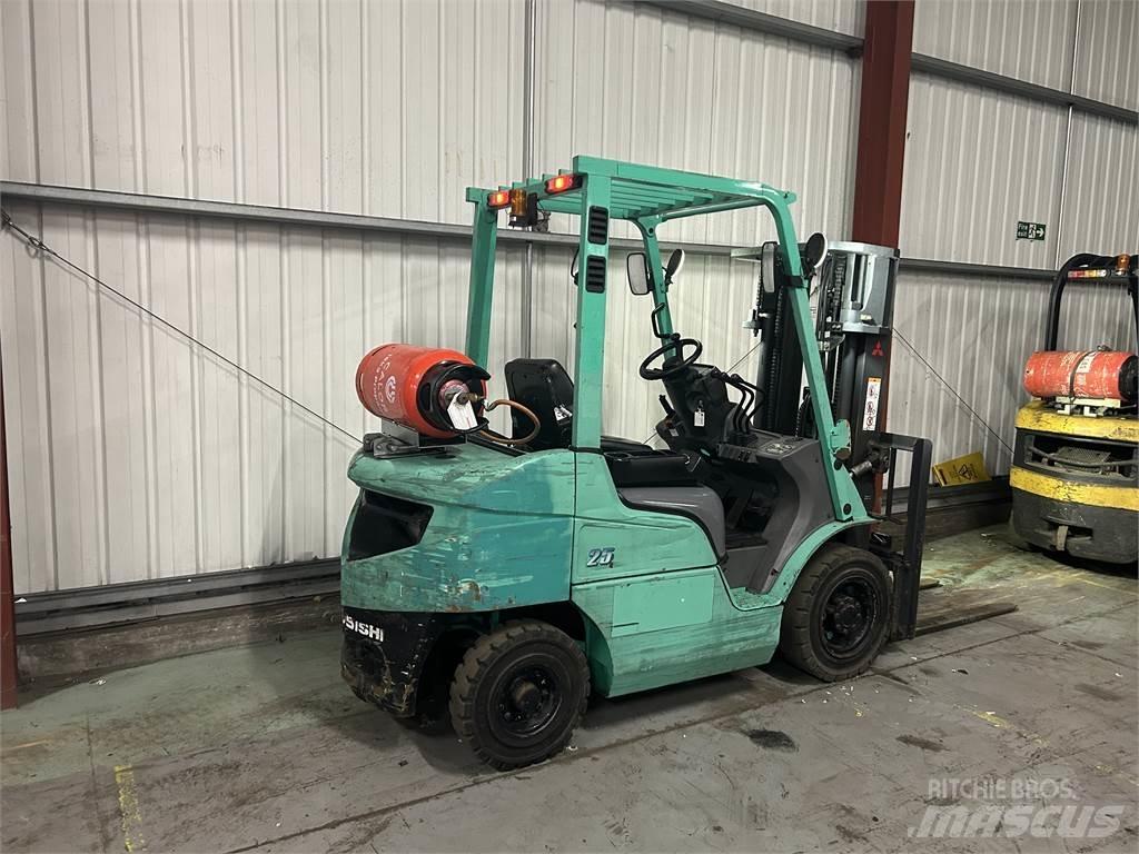 Mitsubishi FG25NT Камиони с АГУ