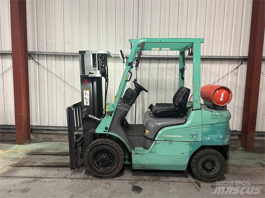 Mitsubishi FG25NT Камиони с АГУ