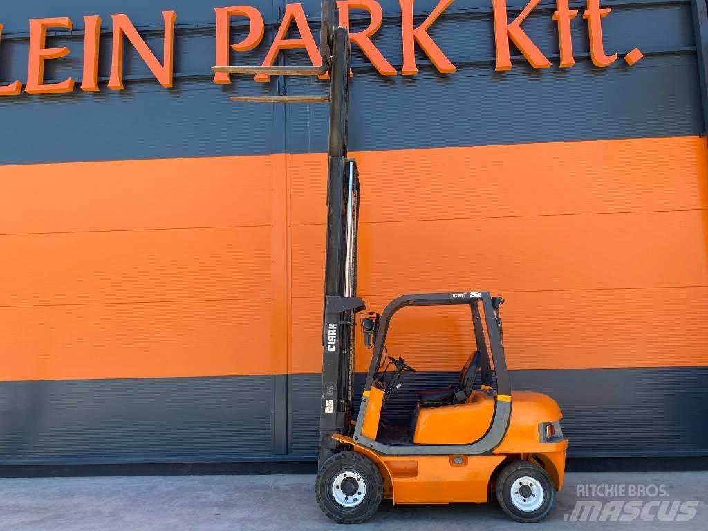 Clark CMP 25 Дизелови камиони