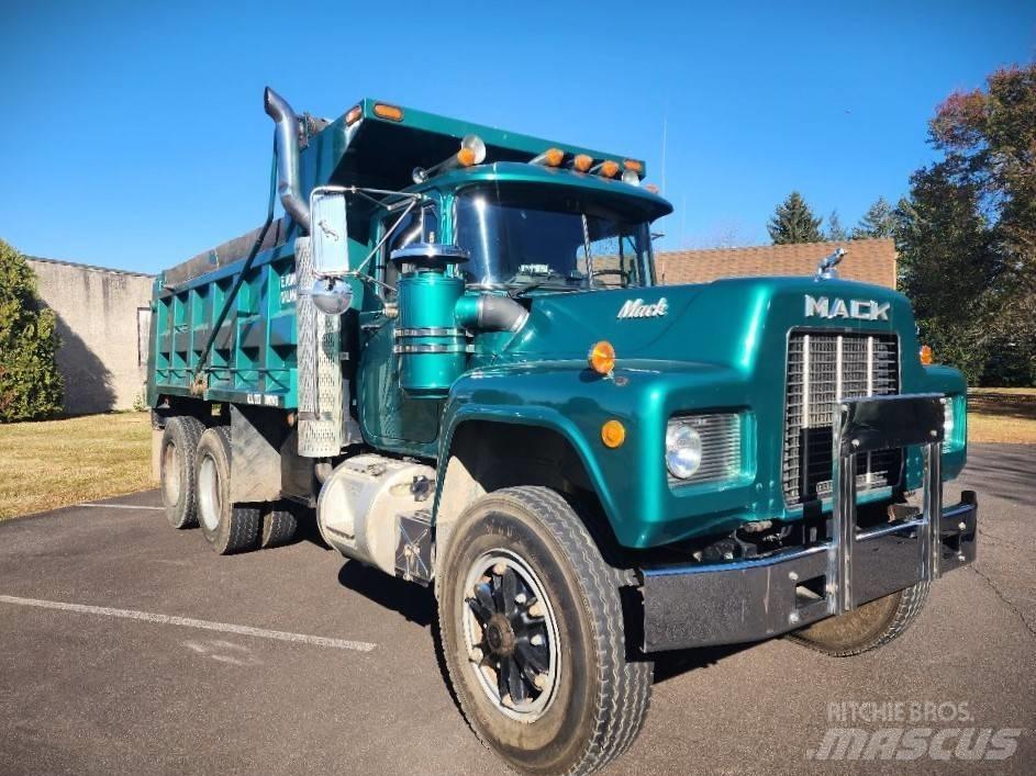 Mack 690S Самосвал