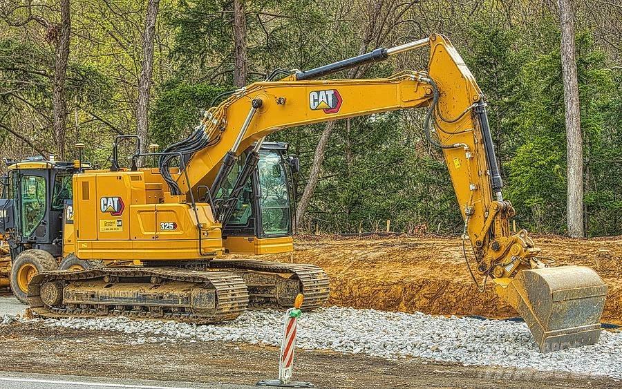 CAT CAT325 Средни екскаватори 7т - 12т