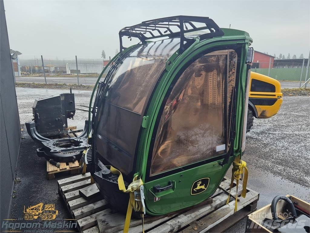 John Deere 1270G Кабина