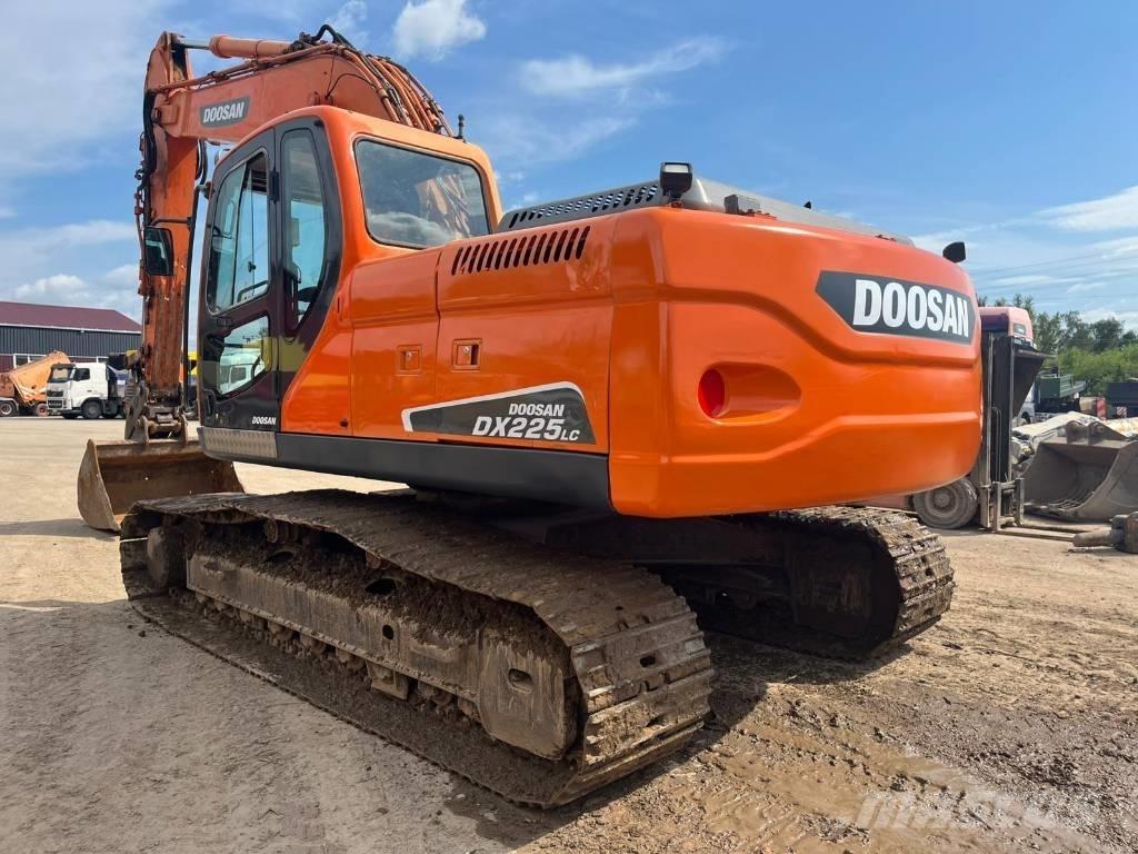 Doosan DX 225 LC Верижен екскаватор