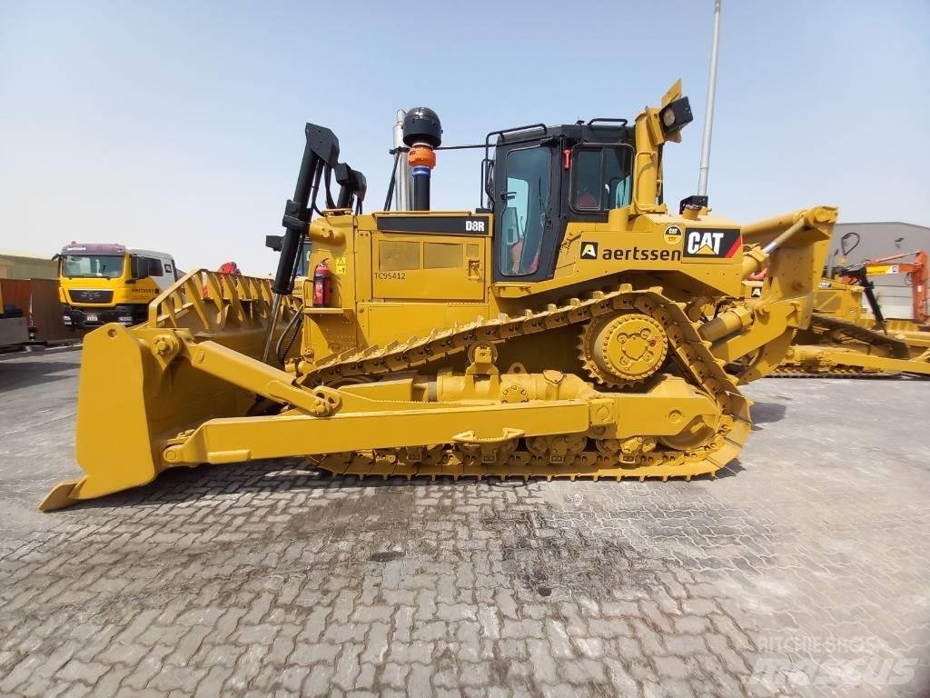 CAT D8R (Abu Dhabi) Верижни булдозери
