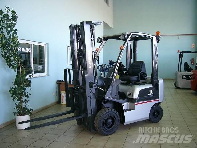 Nissan Y1D18 Дизелови камиони