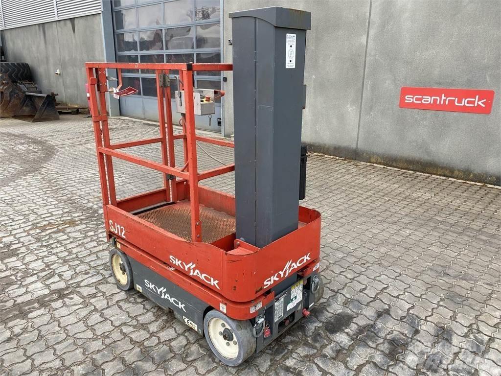 SkyJack SJ12 Вертикални мачтови повдигачи
