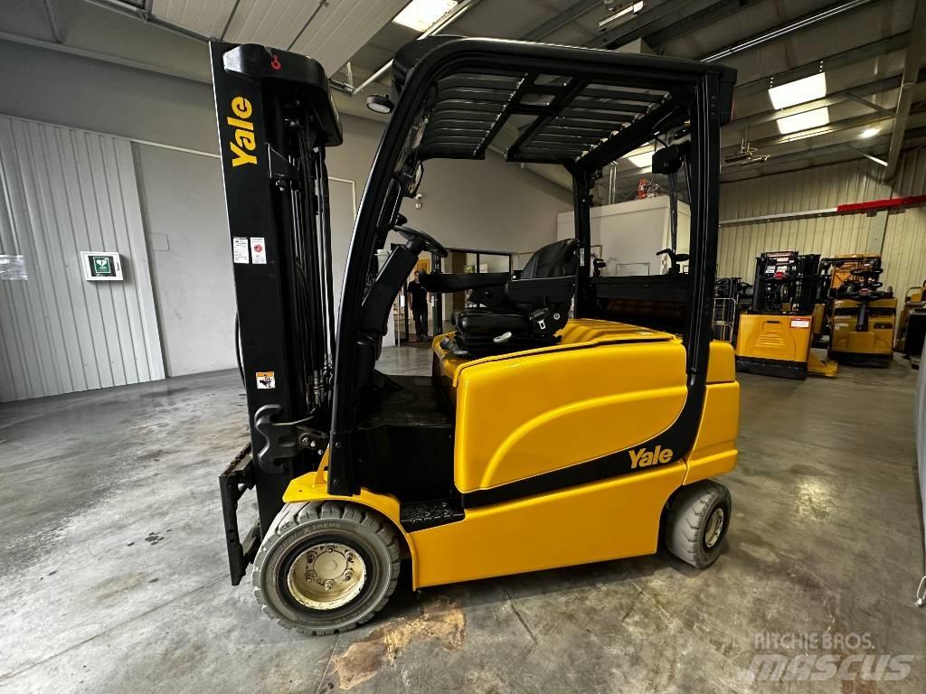 Yale ERP30VL Електрически вилични кари-повдигачи