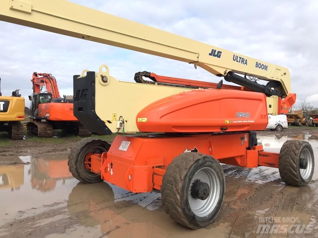 JLG 1250 AJP Съчленени стрелови подемници