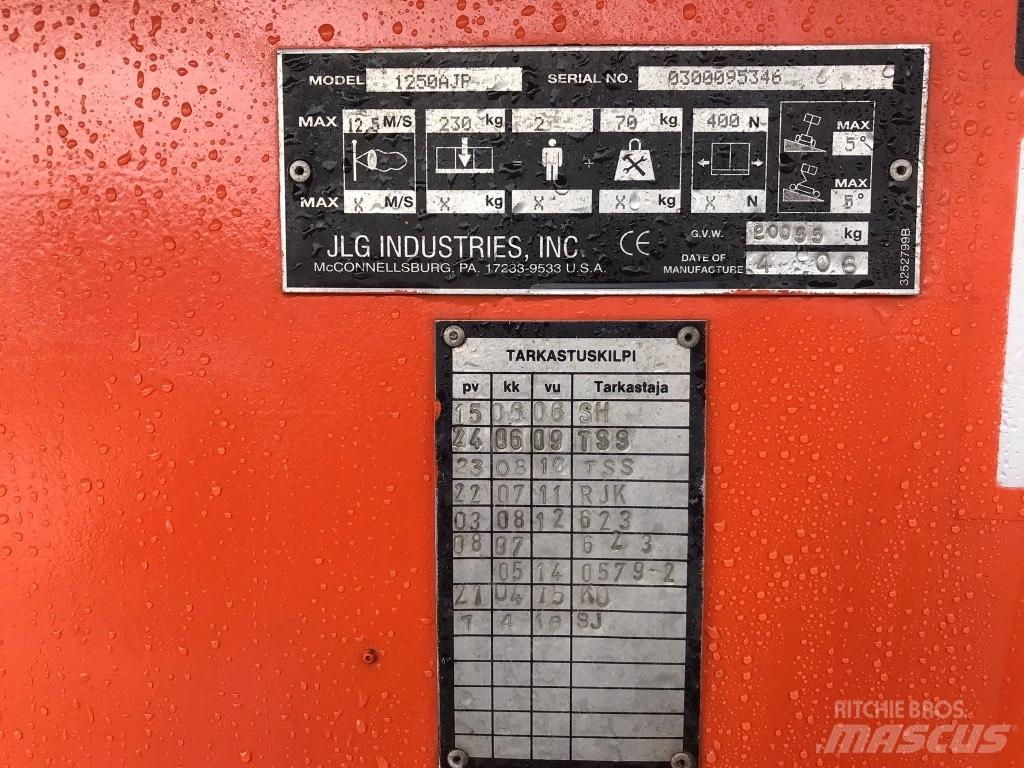 JLG 1250 AJP Съчленени стрелови подемници