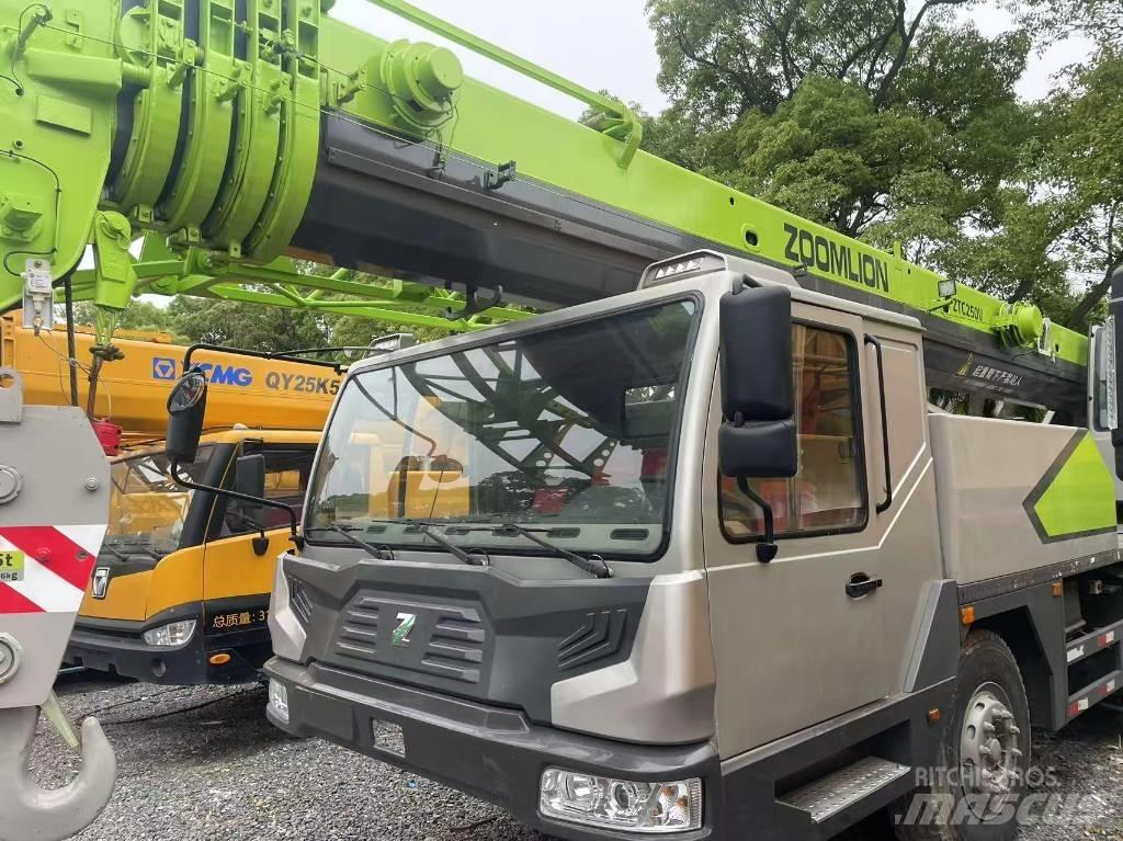 Zoomlion 25 ton Всъдеходни кранове