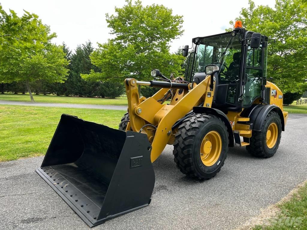 CAT 908M Колесни товарачи