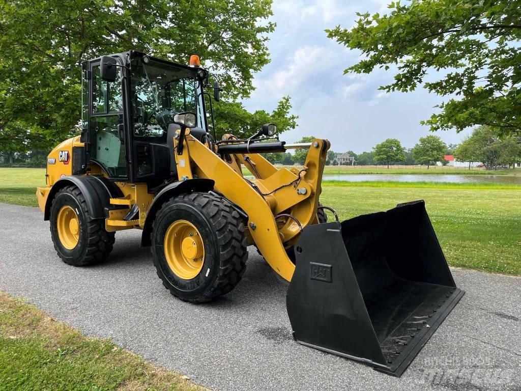 CAT 908M Колесни товарачи