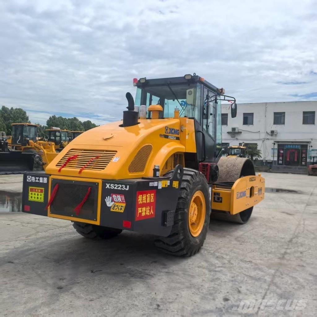 XCMG XS 223 J Еднобарабанни ролки
