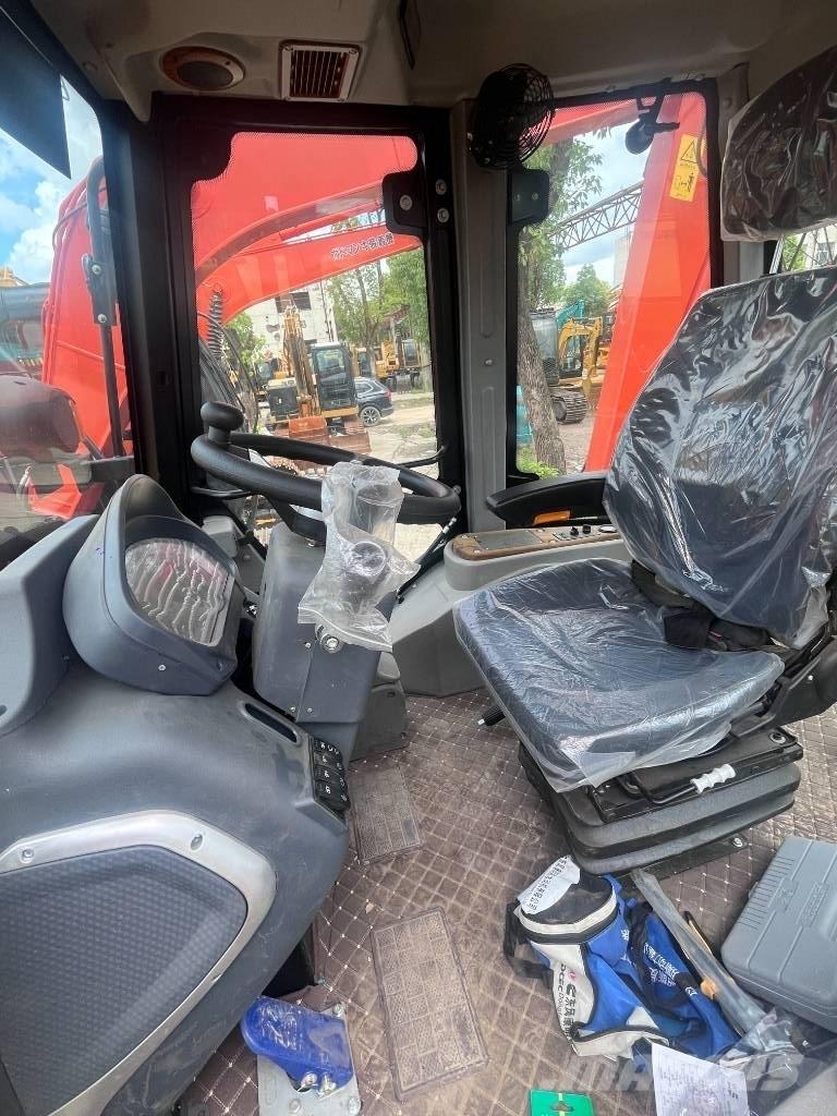 CAT 420 F Товарач със заден ексватор
