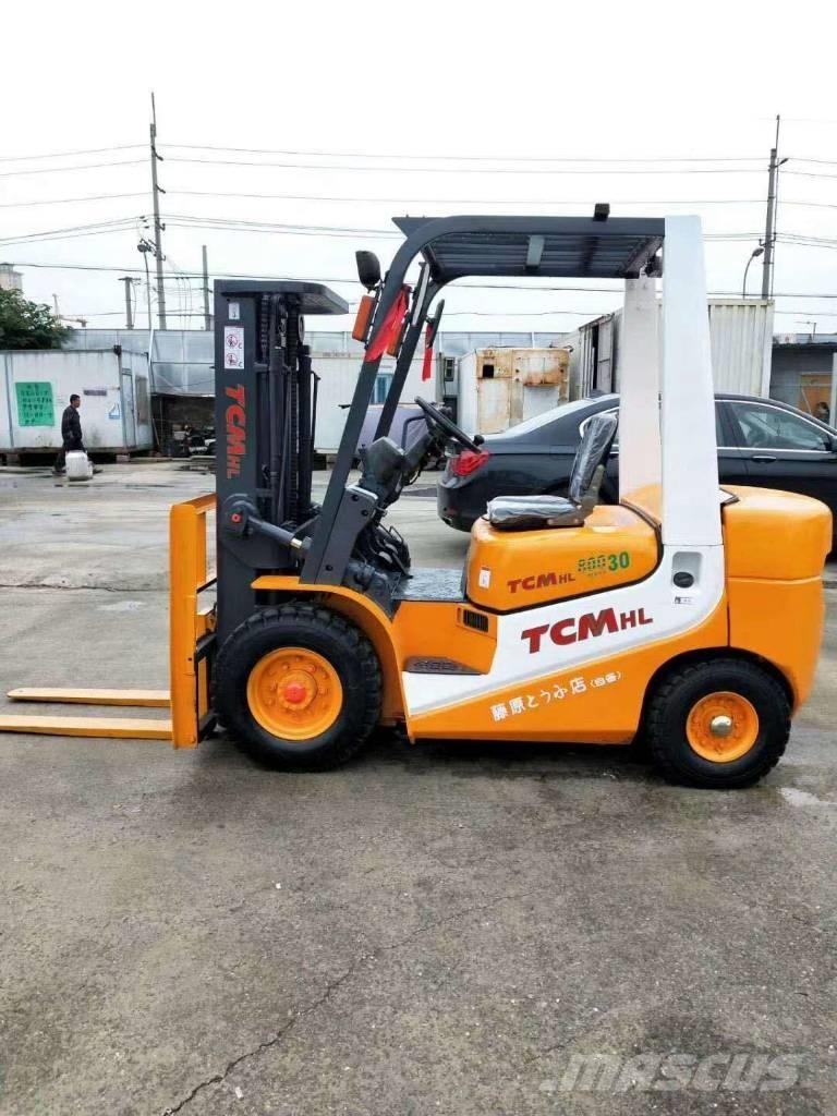 TCM FD 30 Дизелови камиони
