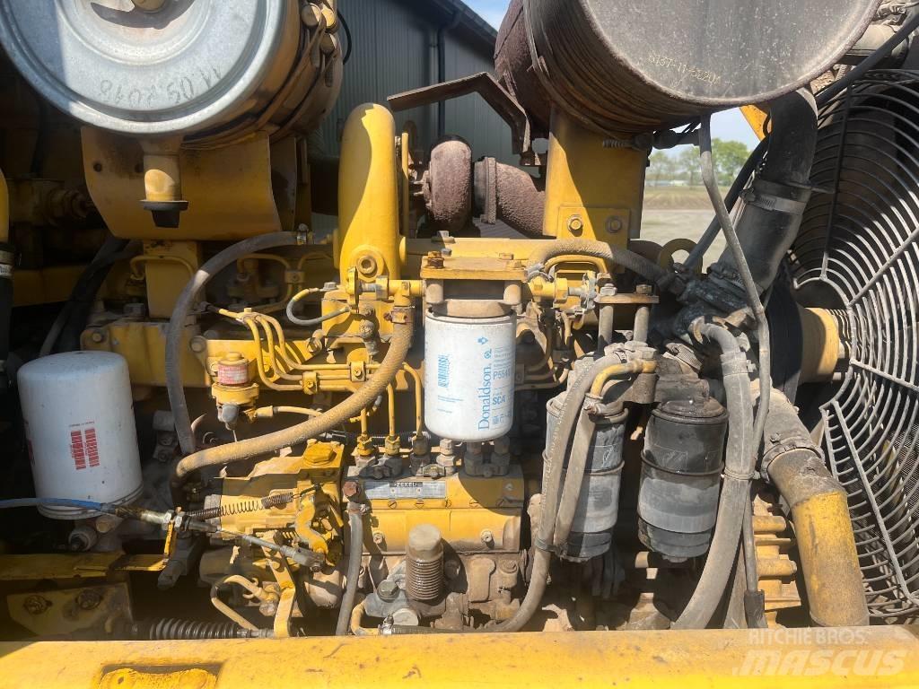 Komatsu WA 320-1 Колесни товарачи