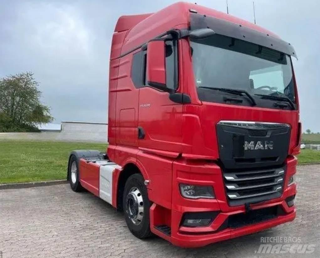 Shacman truck head Самосвали