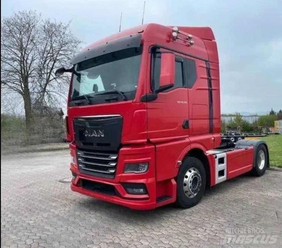 Shacman truck head Самосвали