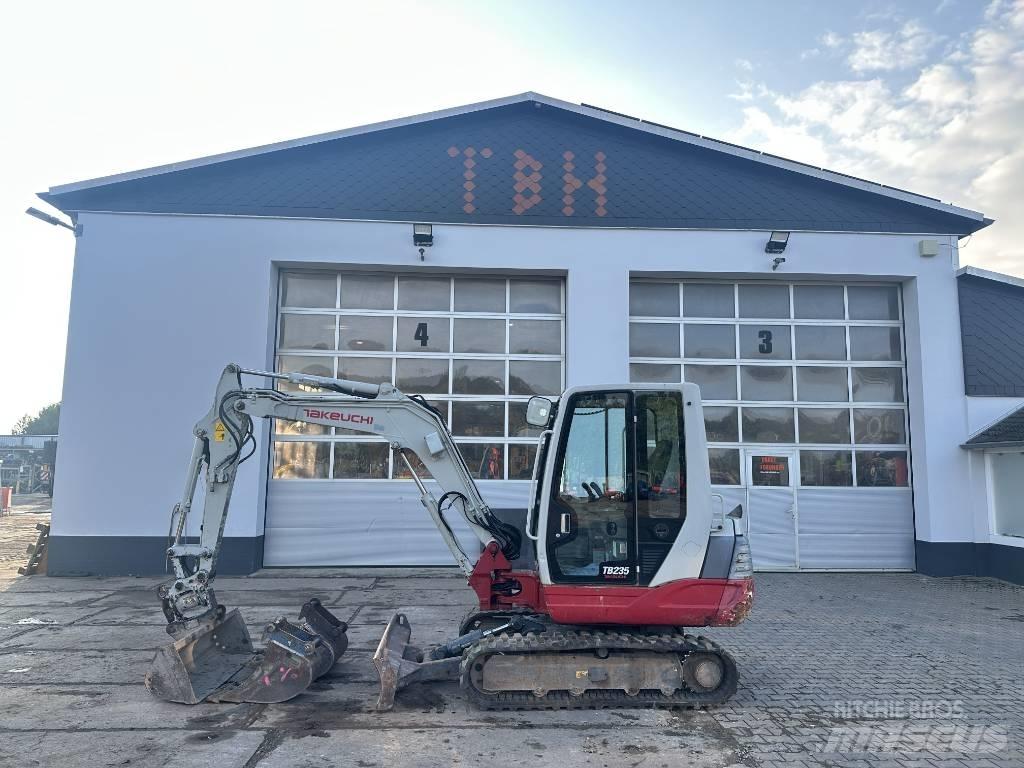 Takeuchi TB 235 Мини екскаватори < 7 т