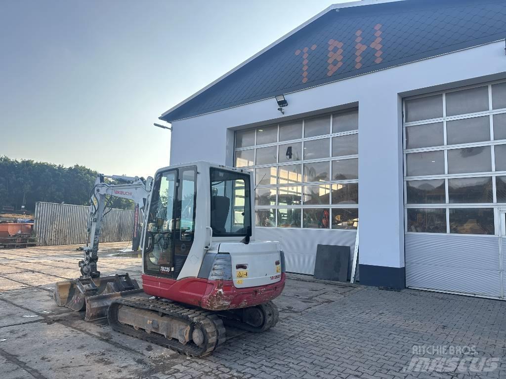 Takeuchi TB 235 Мини екскаватори < 7 т