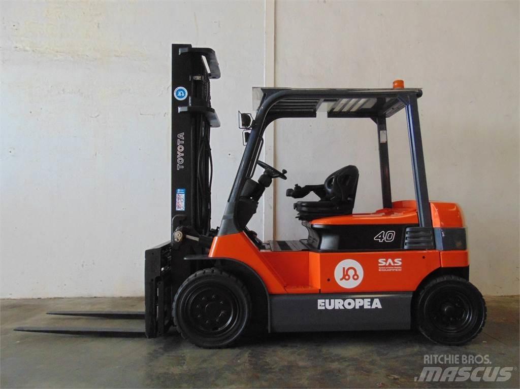 Toyota 7FBMF40 Електрически вилични кари-повдигачи