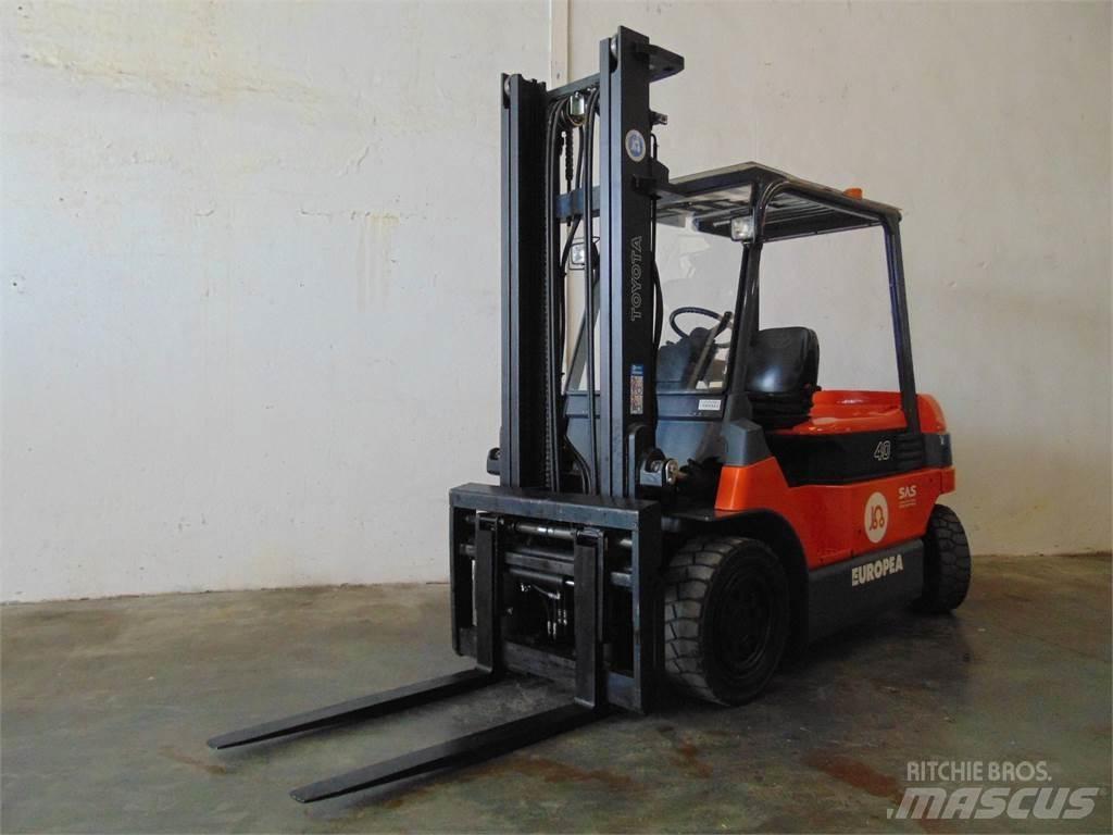 Toyota 7FBMF40 Електрически вилични кари-повдигачи