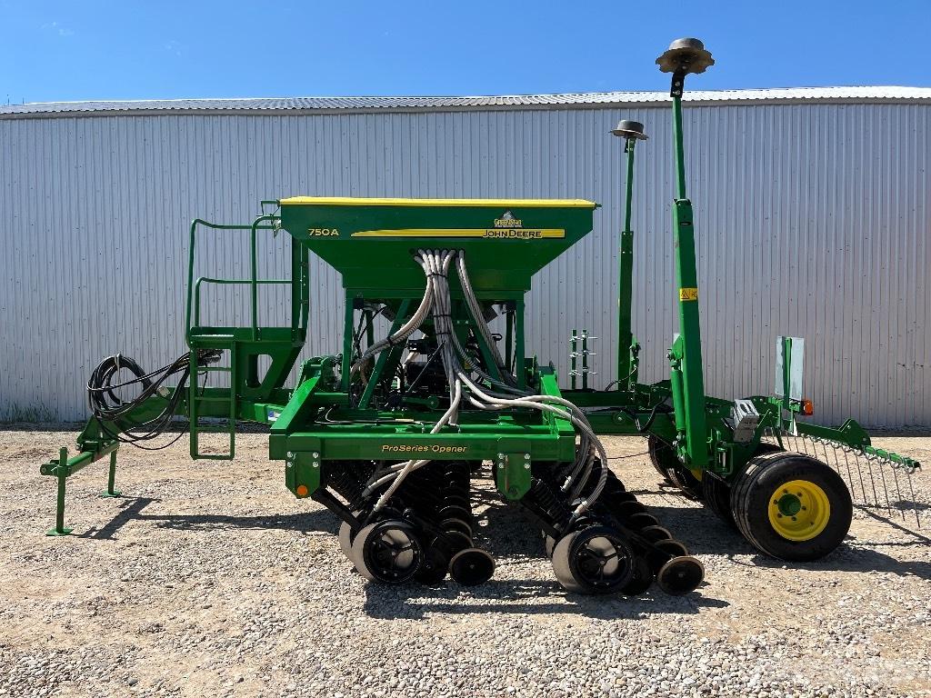 John Deere 750 A Редосеялки