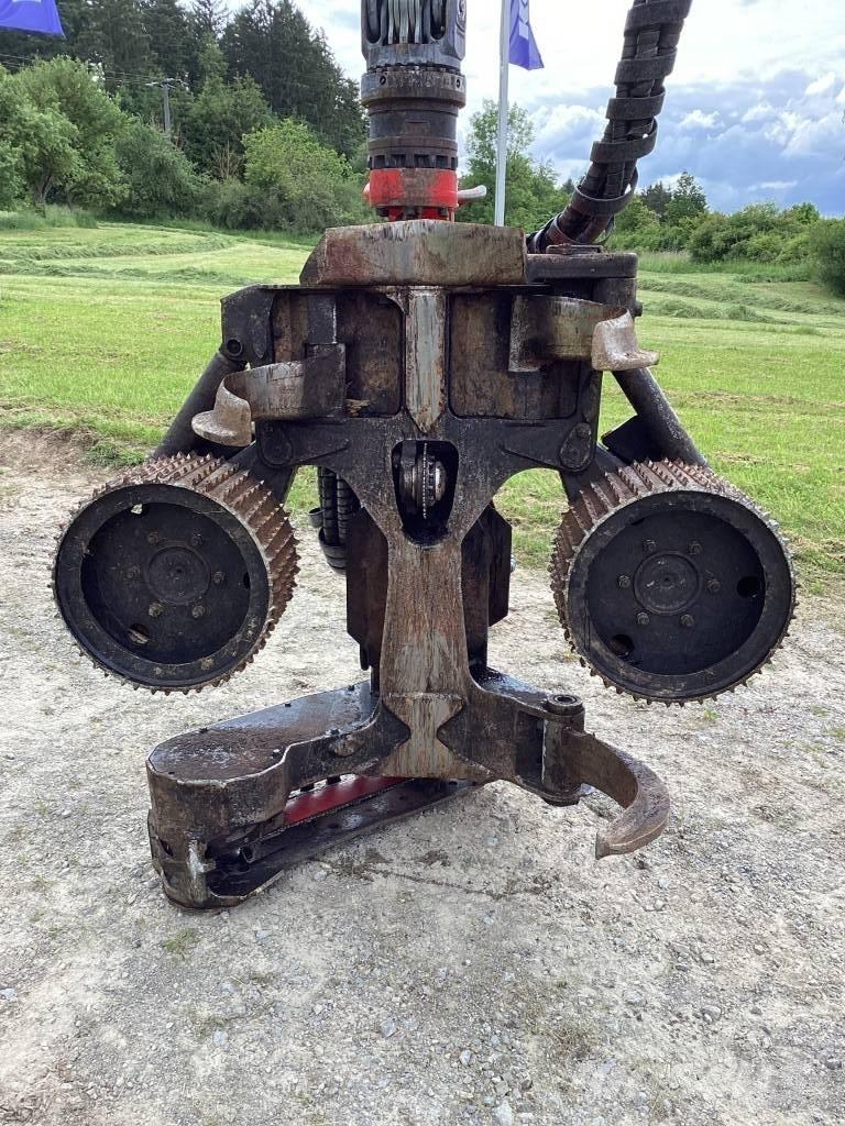 Komatsu S132 Машини за кастрене на дървета