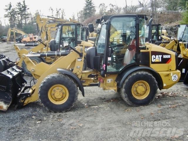 CAT 906 M Колесни товарачи
