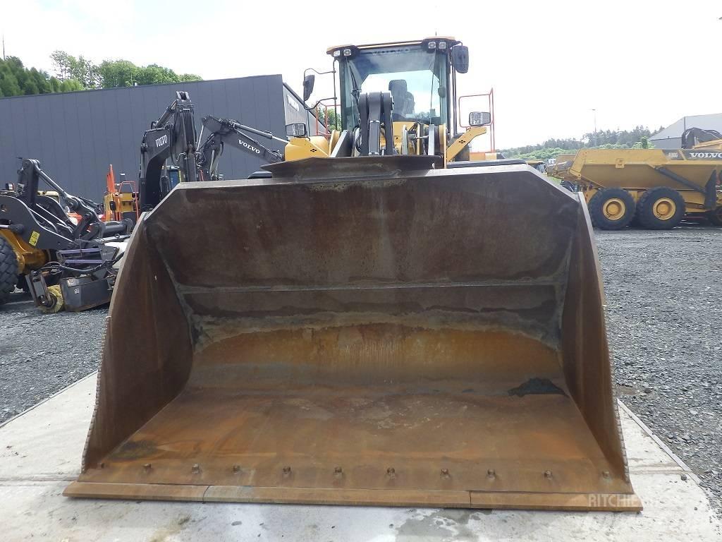 Volvo L 220 H Колесни товарачи