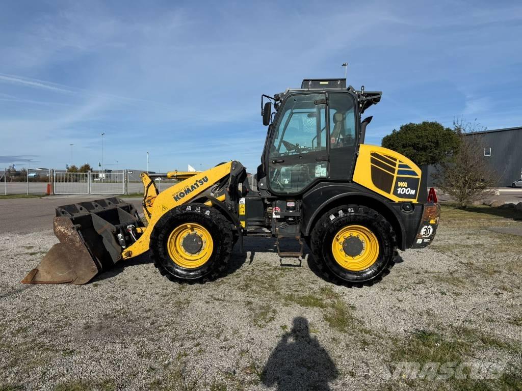 Komatsu WA 100M-7 Колесни товарачи
