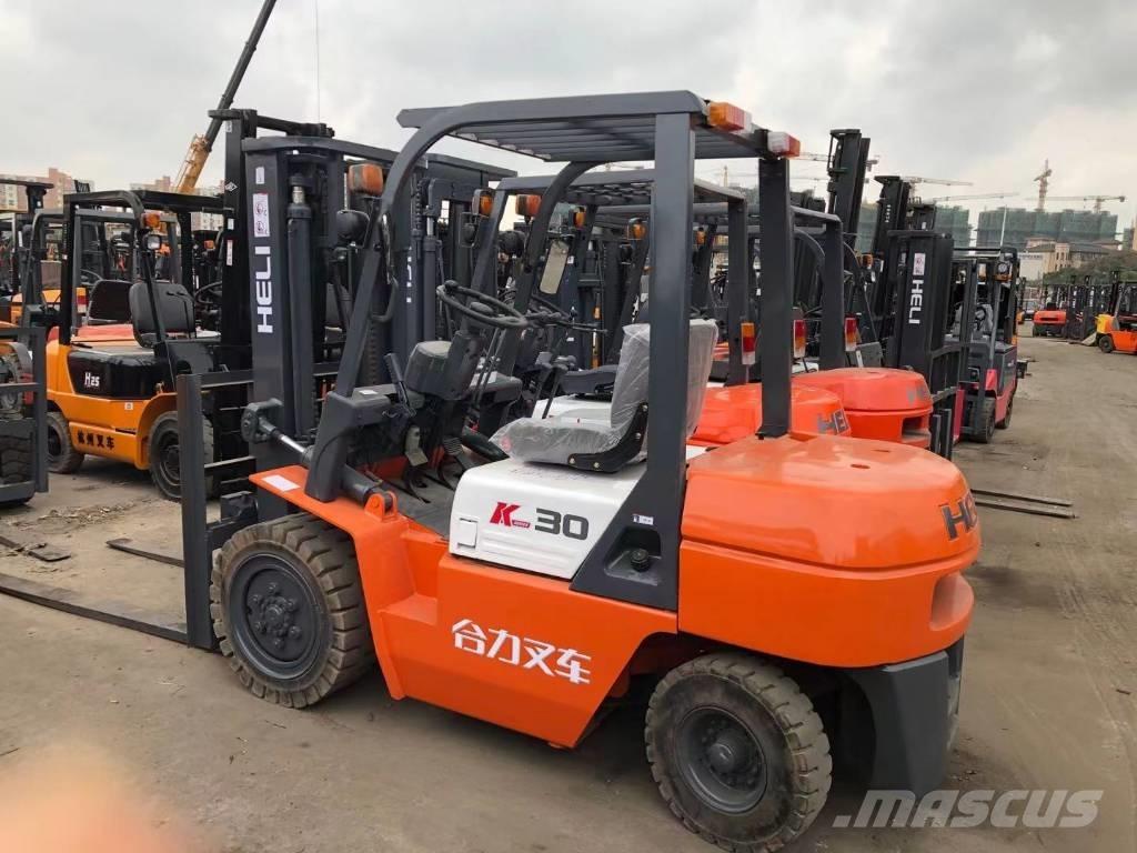 Heli FD 30 Дизелови камиони