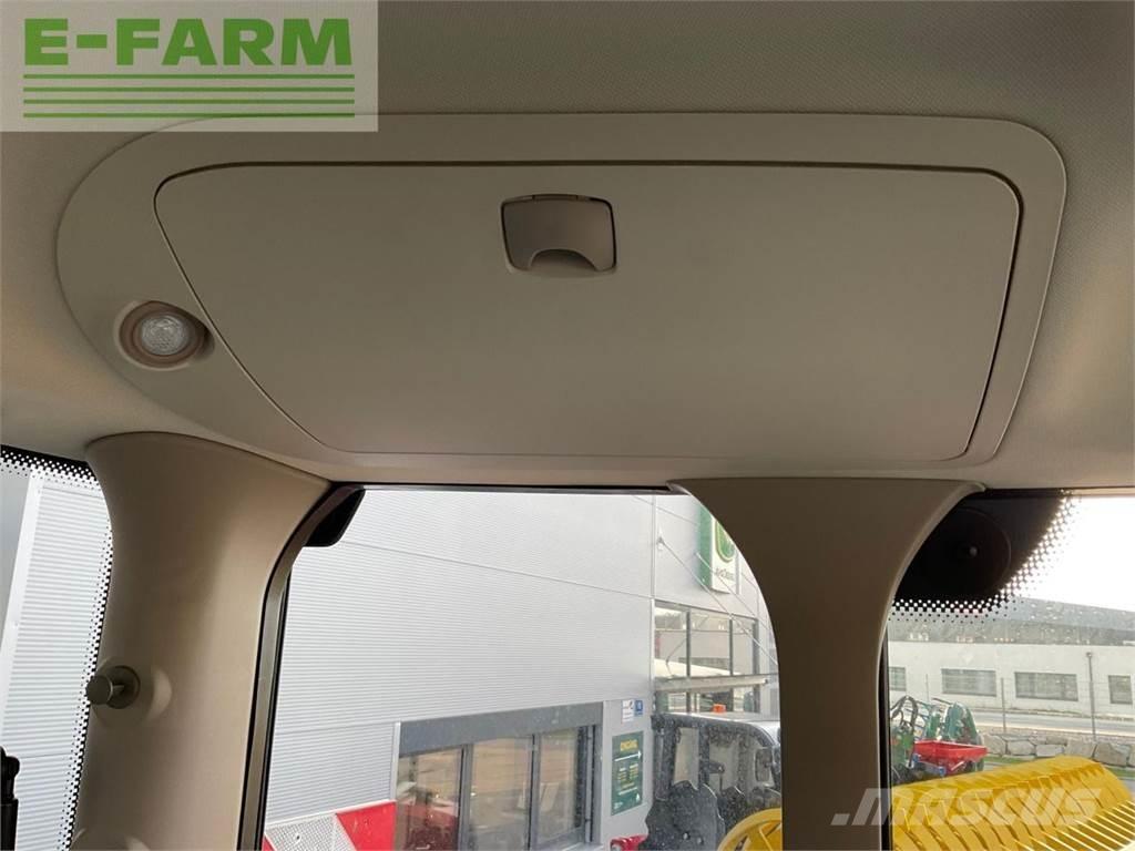 John Deere 6R 215 Трактори