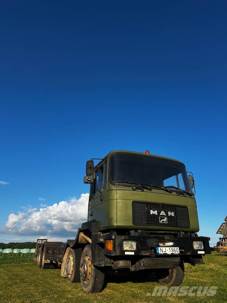 MAN 32.322 За превоз на дървени трупи