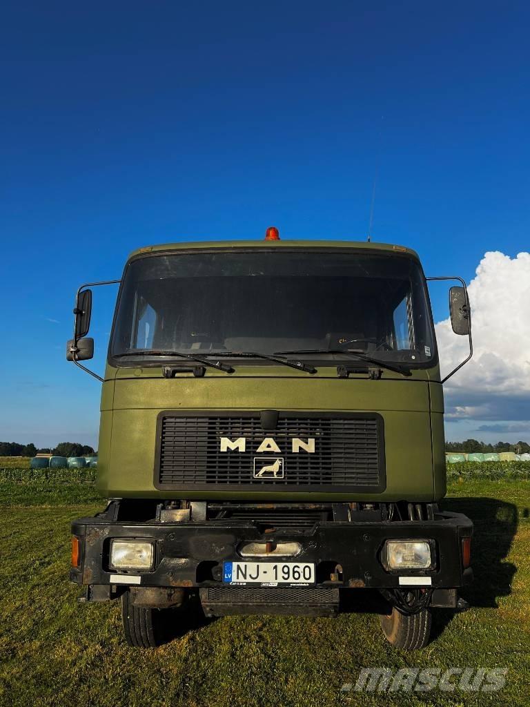 MAN 32.322 За превоз на дървени трупи