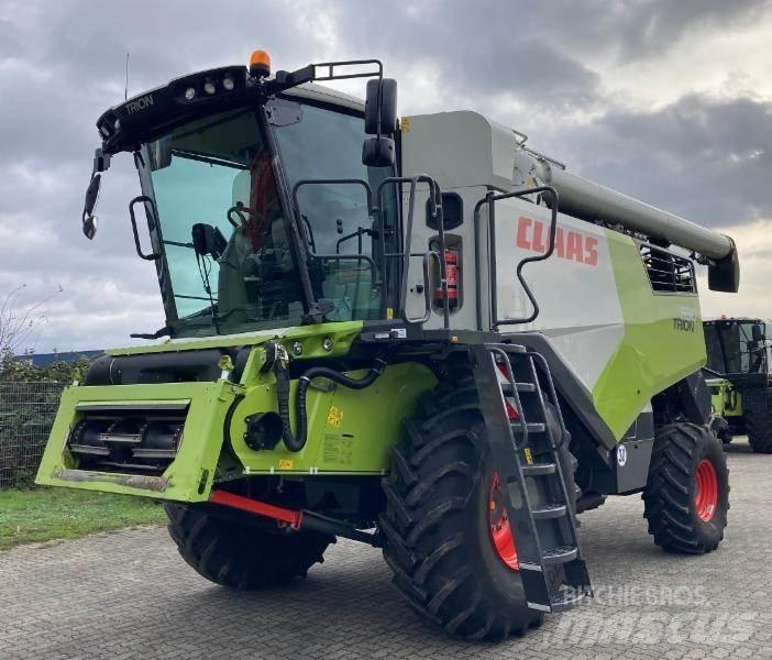 CLAAS TRION 530 Комбайни