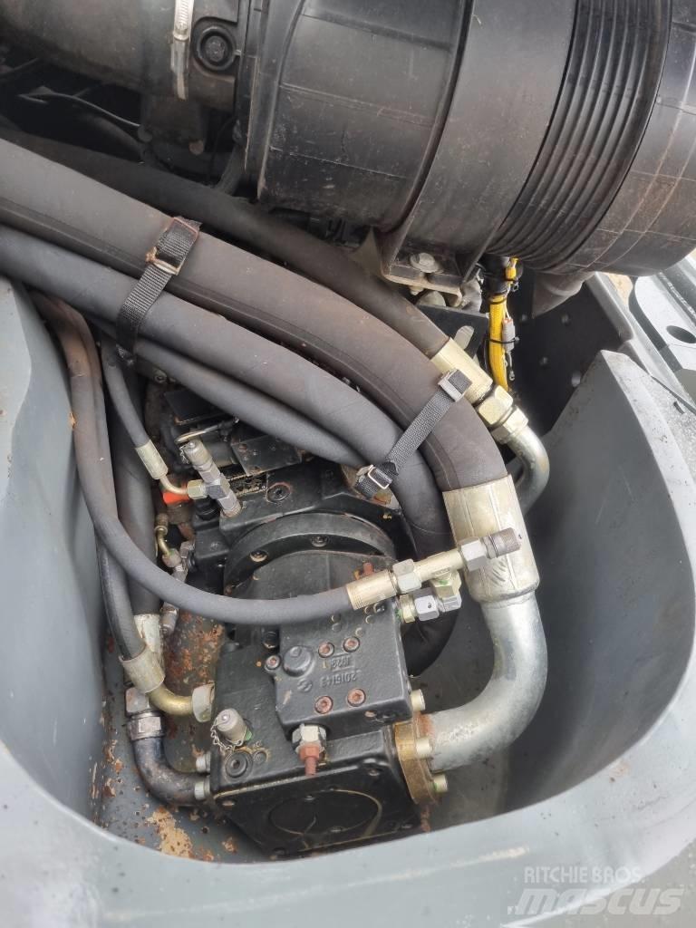Liebherr L 526 Колесни товарачи