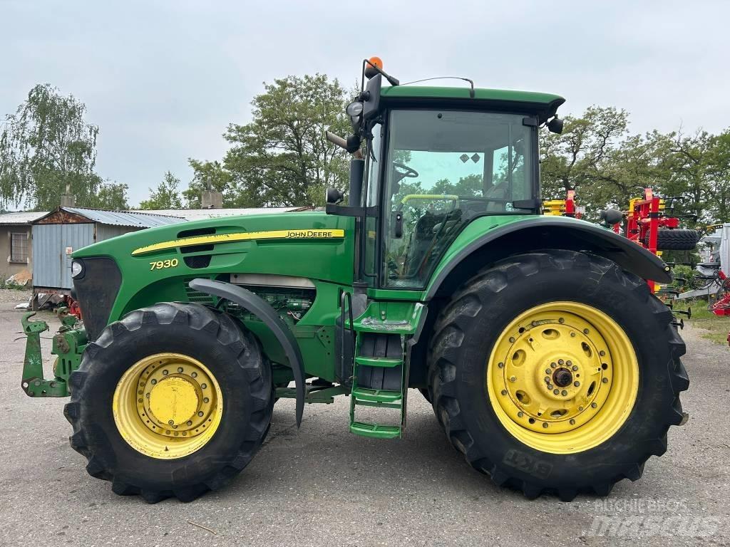 John Deere 7930 Трактори