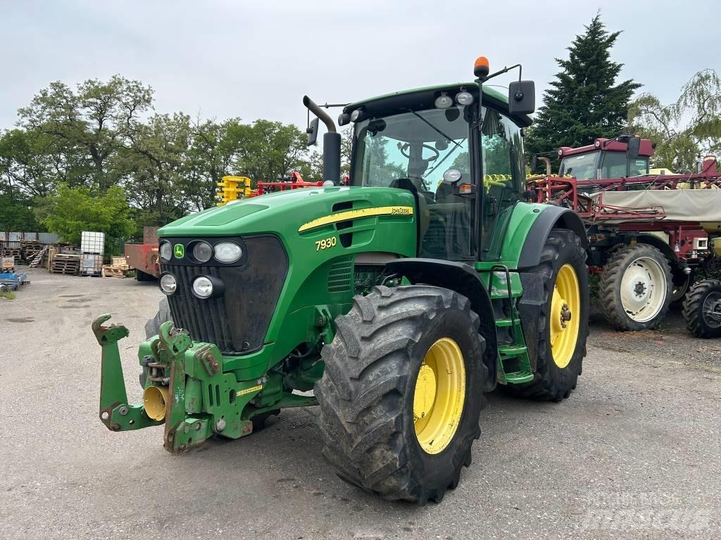 John Deere 7930 Трактори