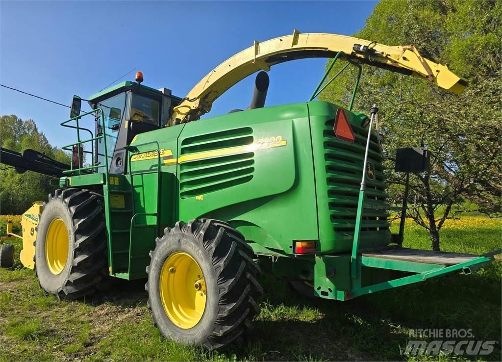 John Deere 7300 Самоходни фуражири