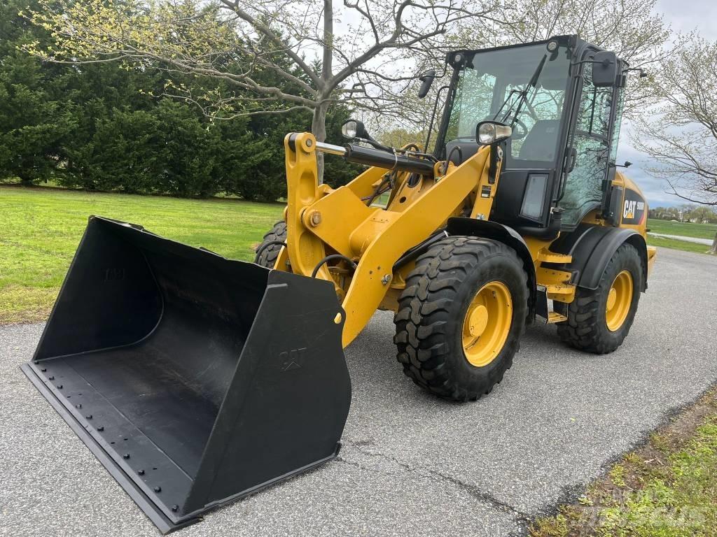 CAT 908M Колесни товарачи