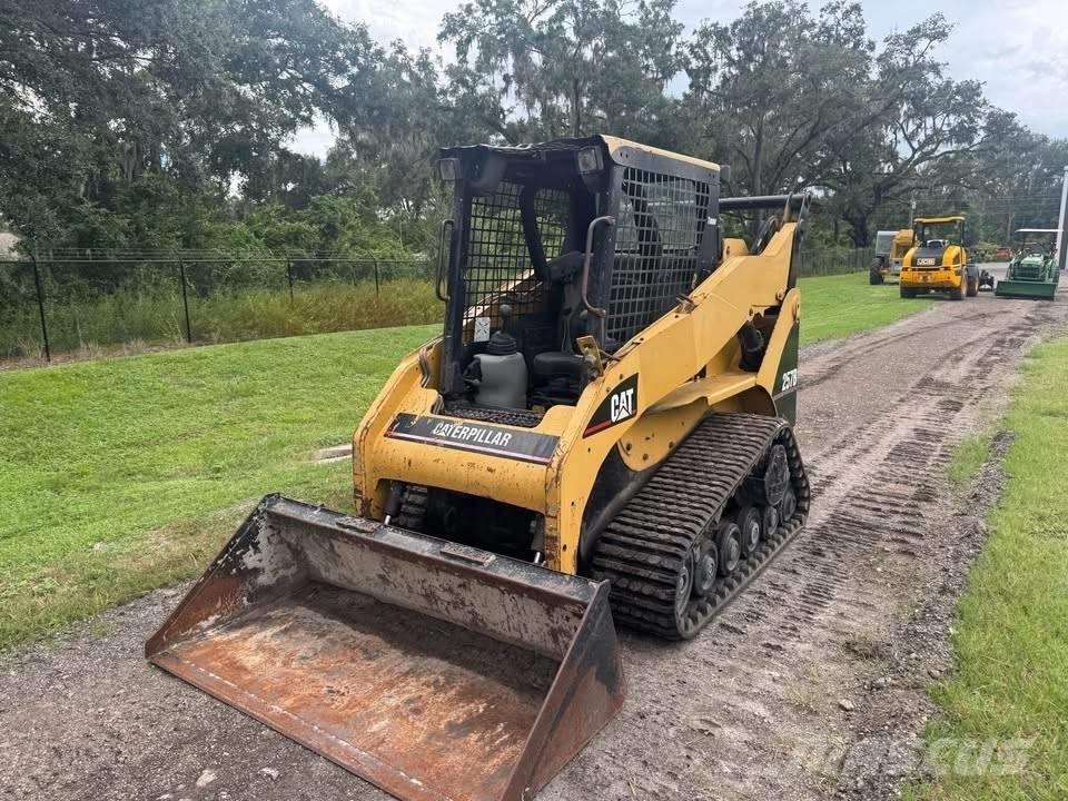 CAT 257B Мини товарачи
