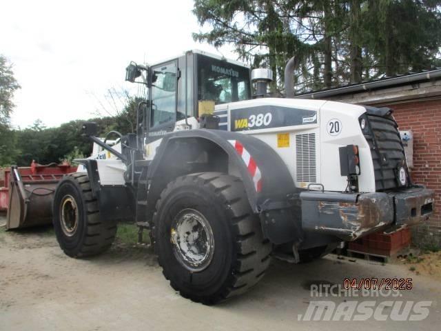 Komatsu WA 380 Колесни товарачи