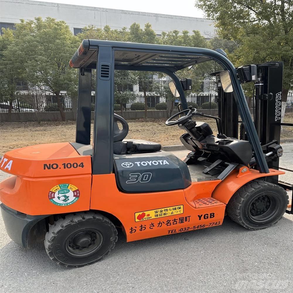 Toyota 02-7 FD F 30 Дизелови камиони