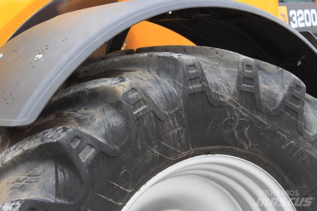 JCB Fastrac 3200 Трактори